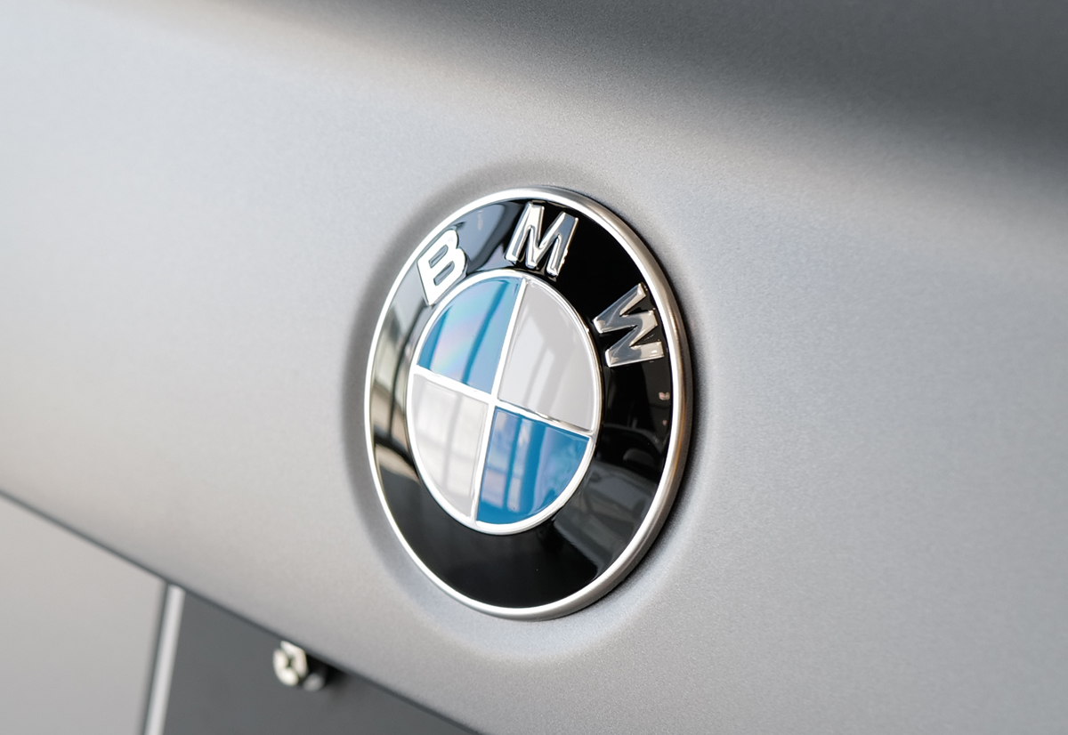 BMW M2の「BMW」バッジ