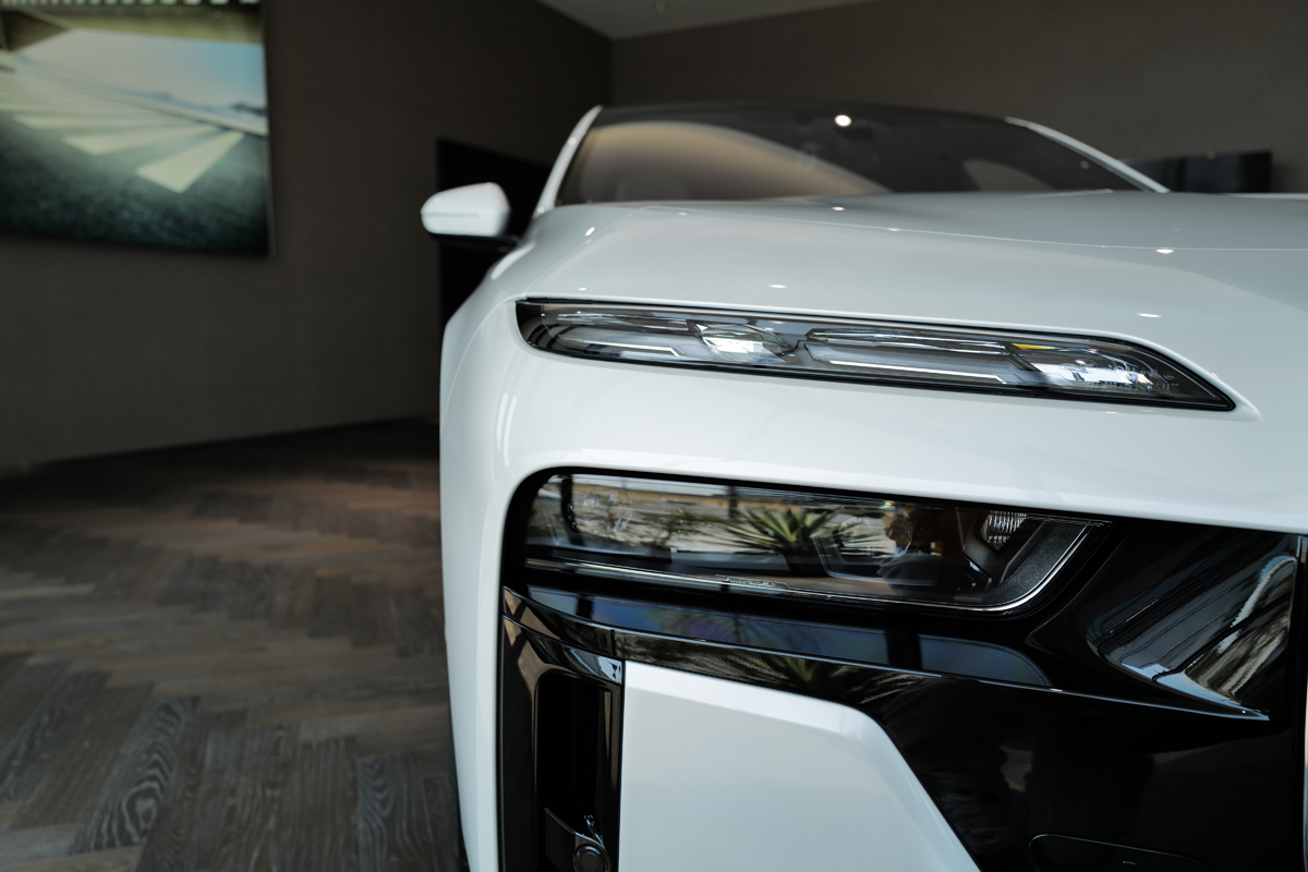 BMW 7シリーズのフロント（ヘッドライト）