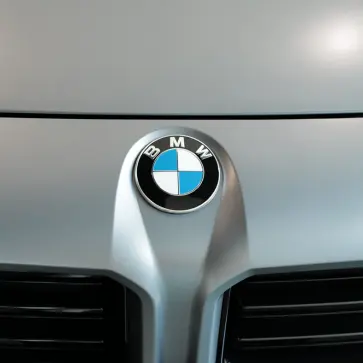 BMW M2のフロントとエンブレム