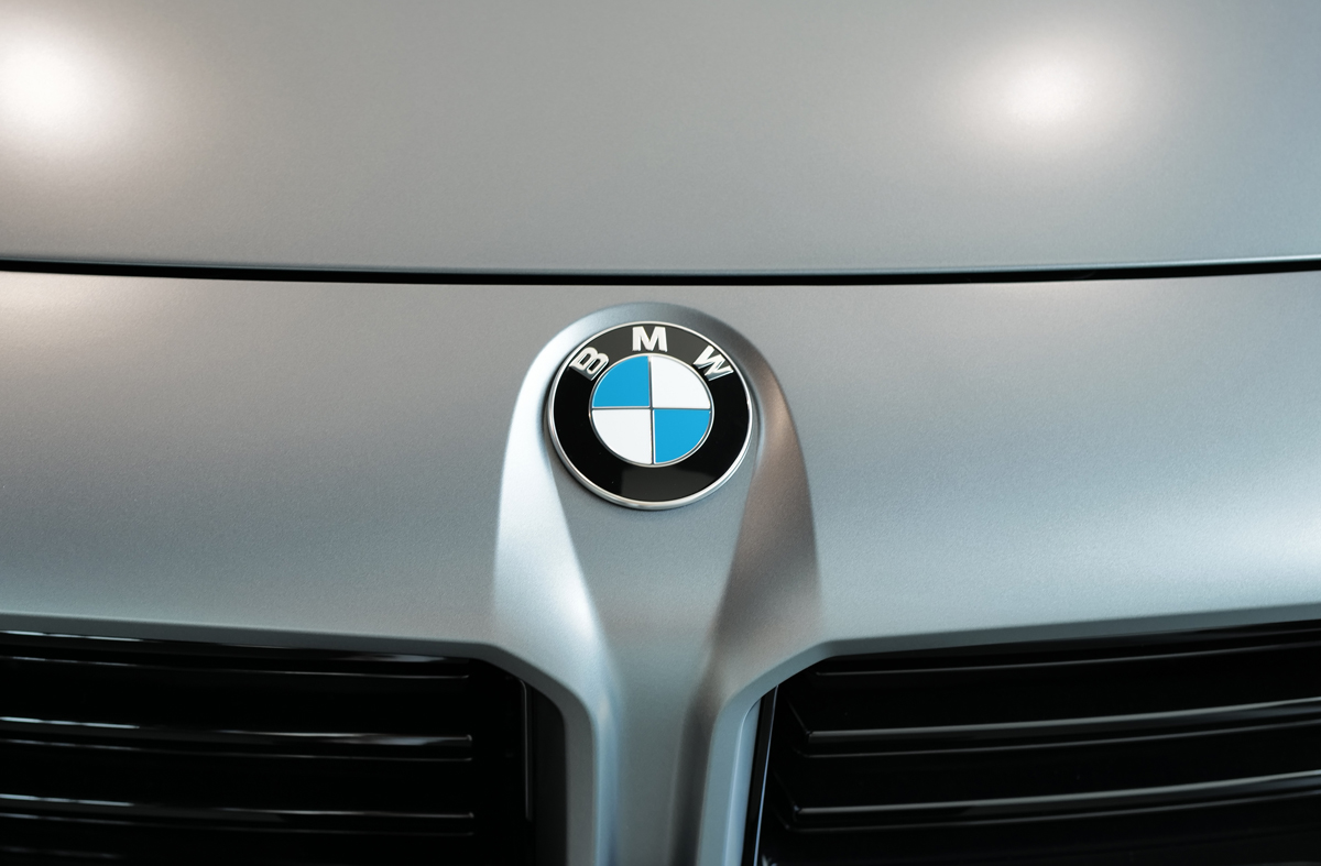 BMW M2のフロントとエンブレム