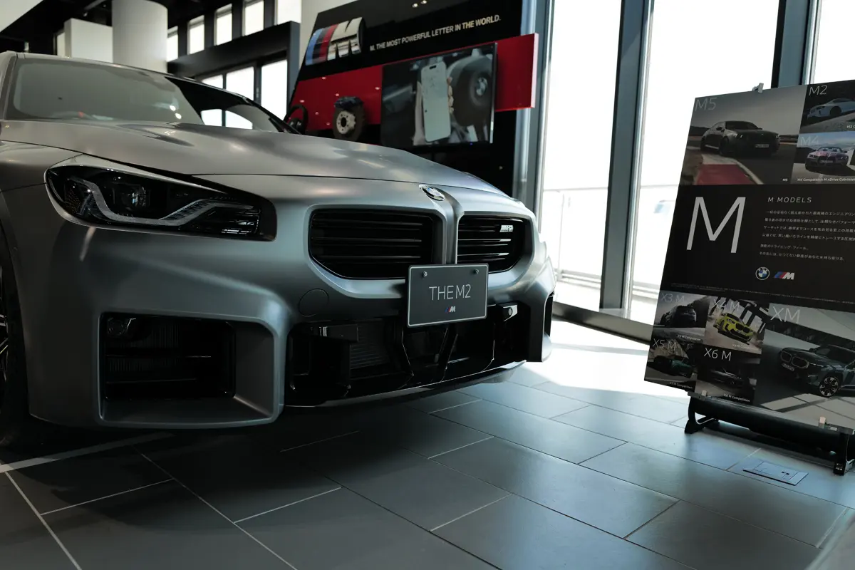 BMW M2のフロント（マットグレー）
