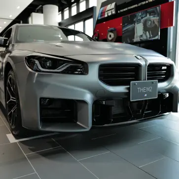 BMW M2のフロント（マットグレー）