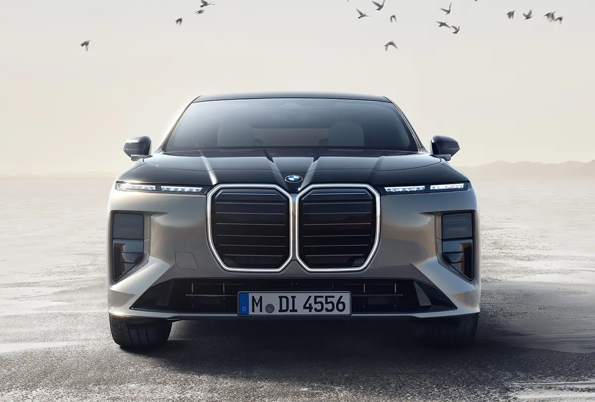 BMW 7シリーズ LCI（シルバー2トーン）～正面