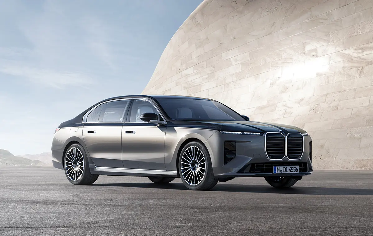 BMW 7シリーズ LCI（シルバー2トーン）～フロントサイド