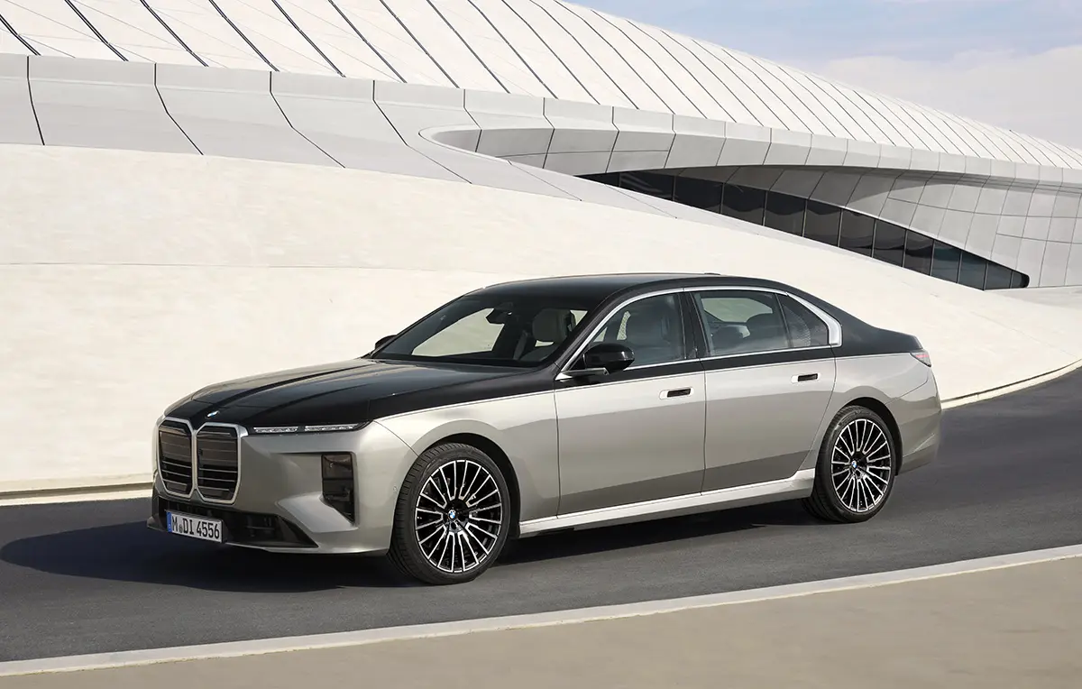 BMW 7シリーズ LCI（シルバー2トーン）～フロントサイド