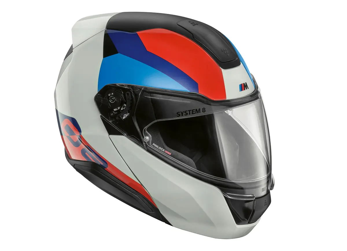 BMWのヘルメット（システム8）