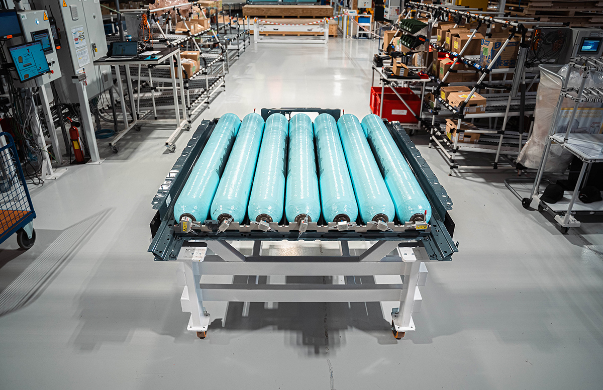 新型BMW iX5 Hydrogenに積まれる水素タンク~全景