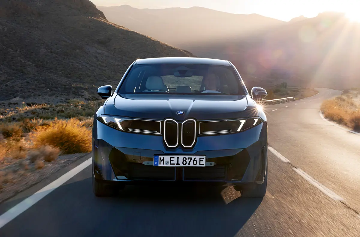 BMW iX3のフロント