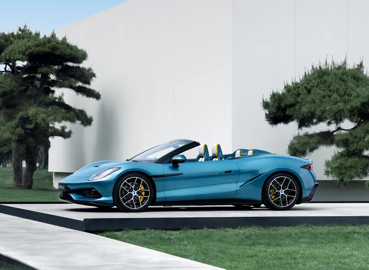 BYDの高級ブランド、デンツァ「Z（グリーン）」のフロントサイド