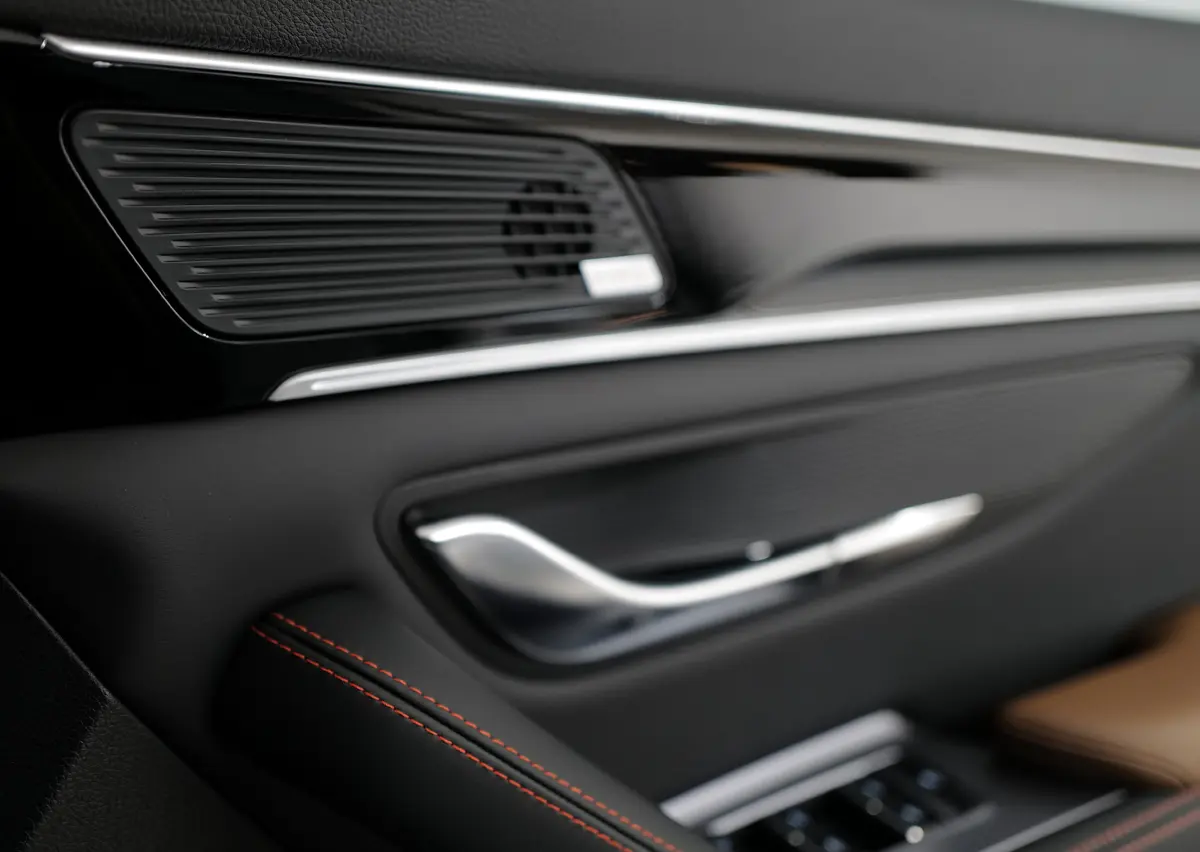 BYD SEALION 6のインテリア〜ドアインナーパネル