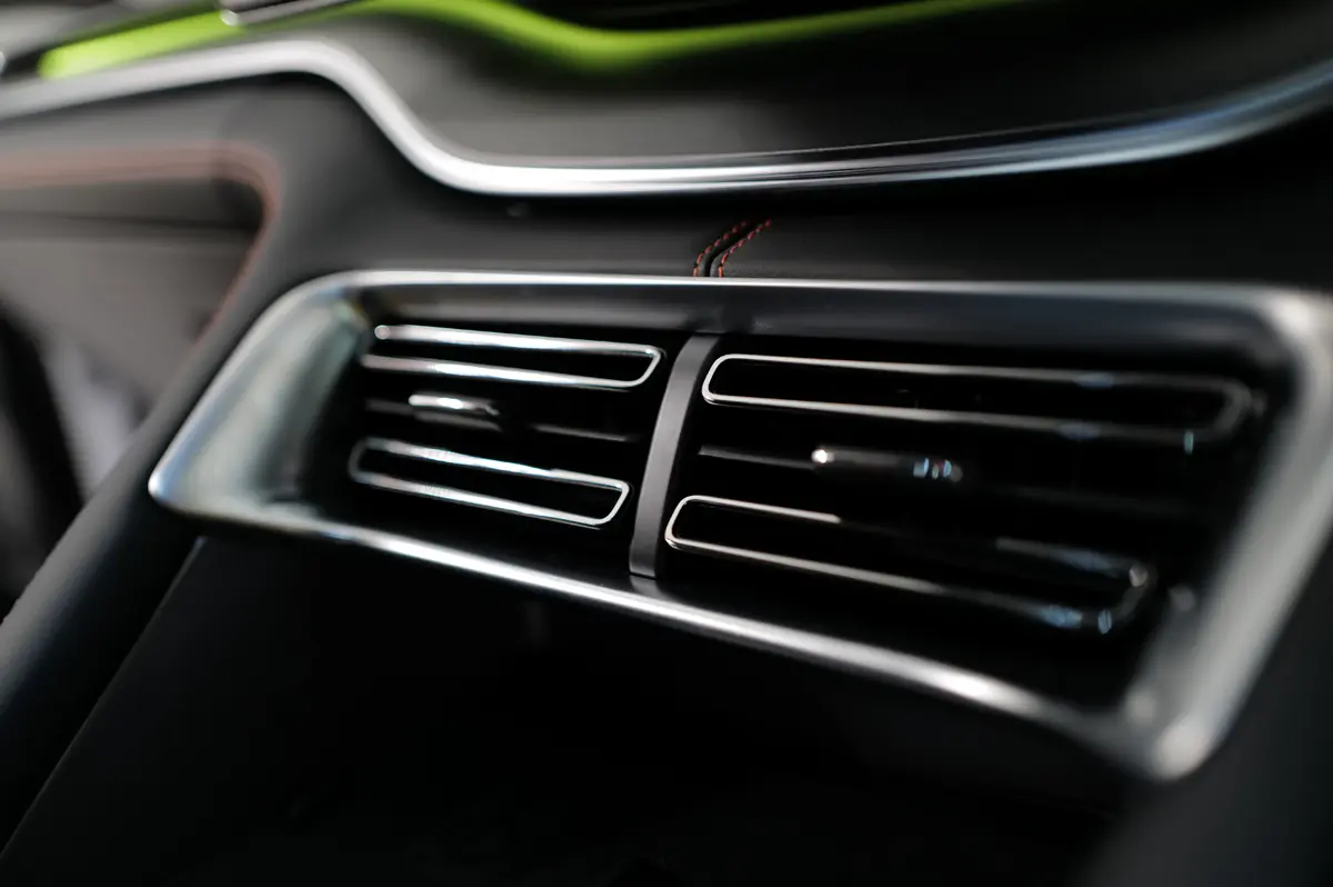 BYD SEALION 6のインテリア〜エアコン吹き出し口