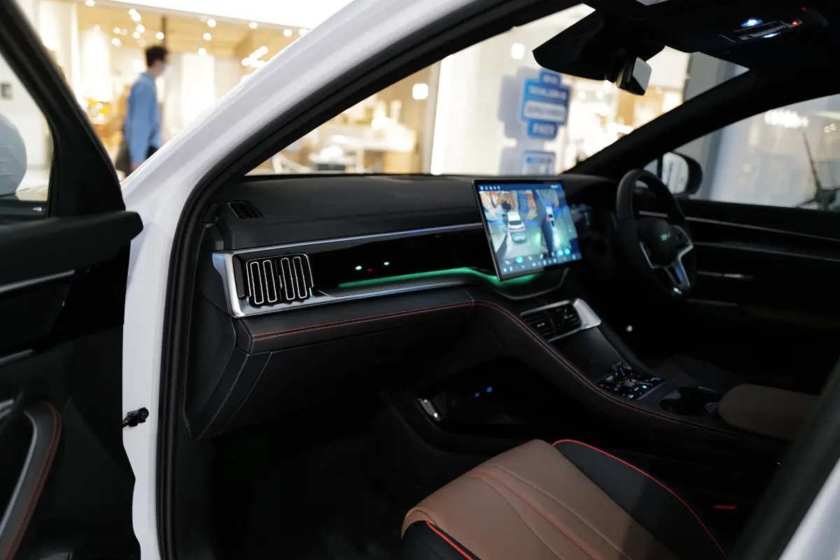 BYD SEALION 6のインテリア〜助手席