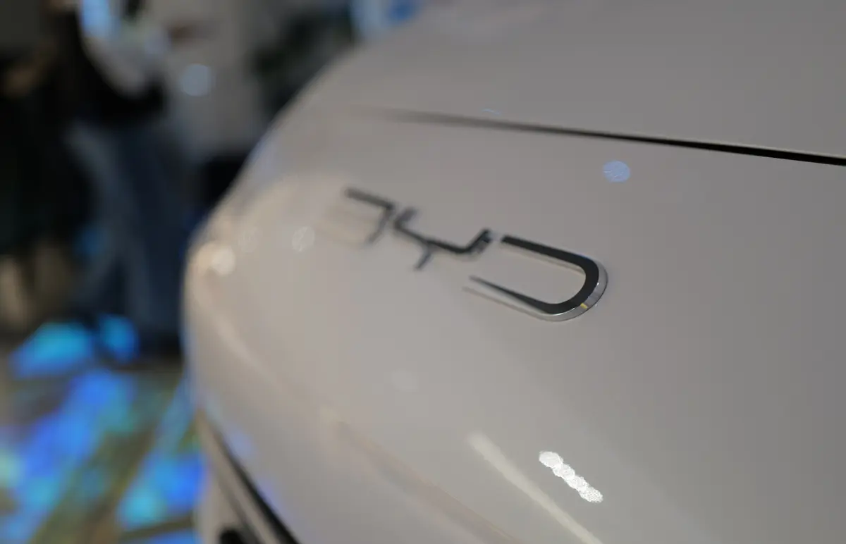 BYD SEALION 6のフロントエンブレム