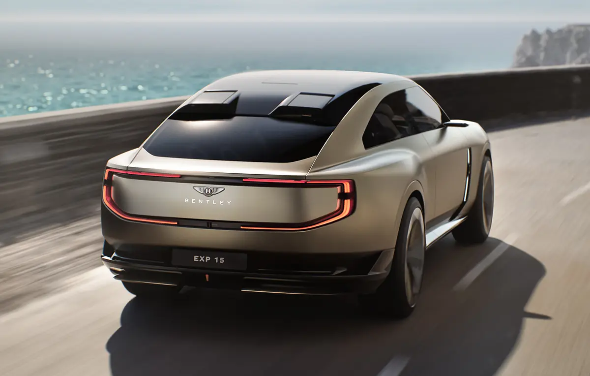 ベントレーのコンセプトカー、EXP 15のエクステリア（リア、走行風景）
