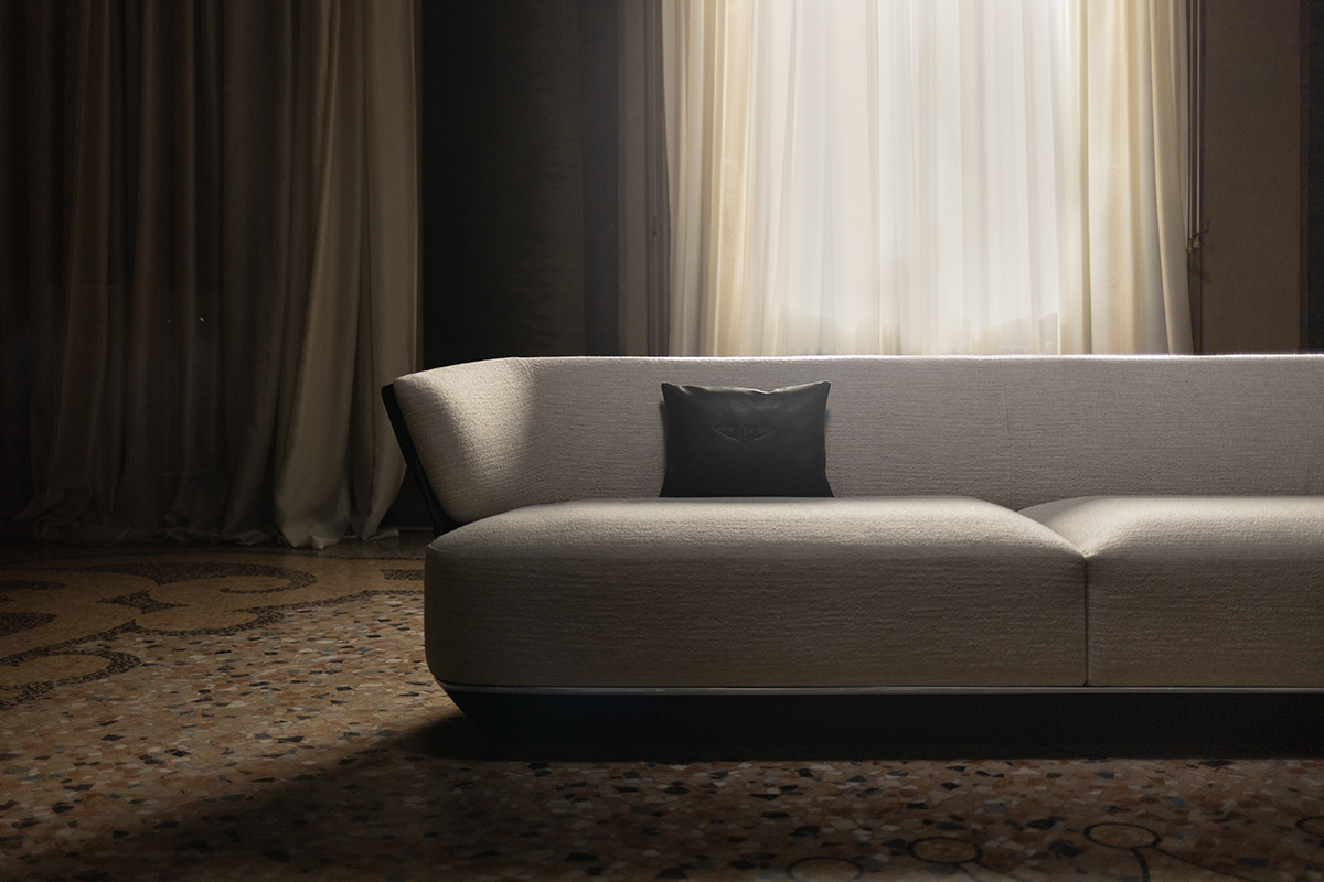 ベントレー・ホームより発売される家具シリーズ（ソファ）