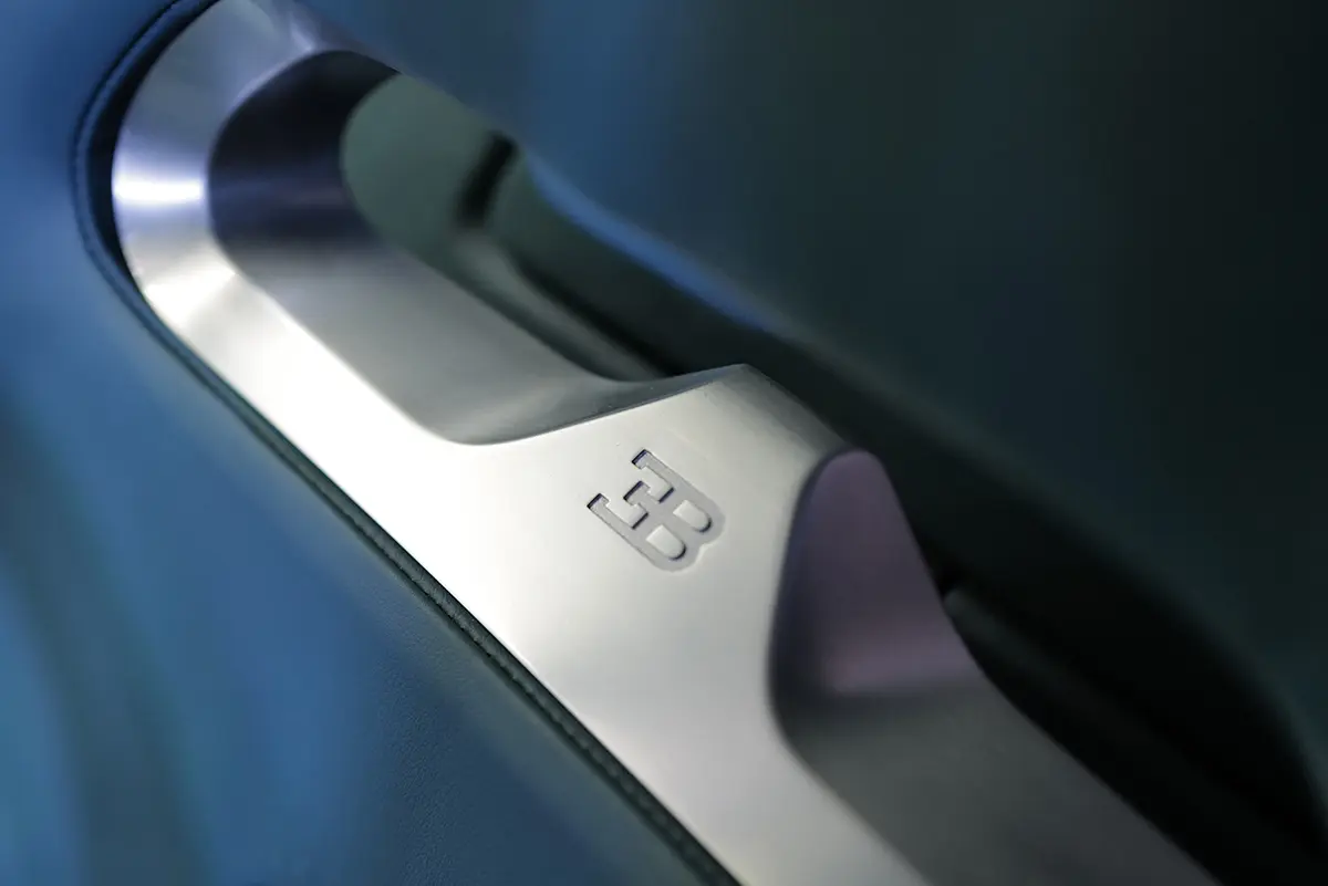 ブガッティ・トゥールビヨンのシート