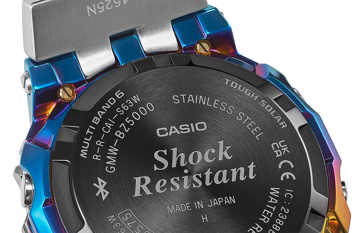 カシオ「フルメタルGショック」、レインボーIPモデル裏面