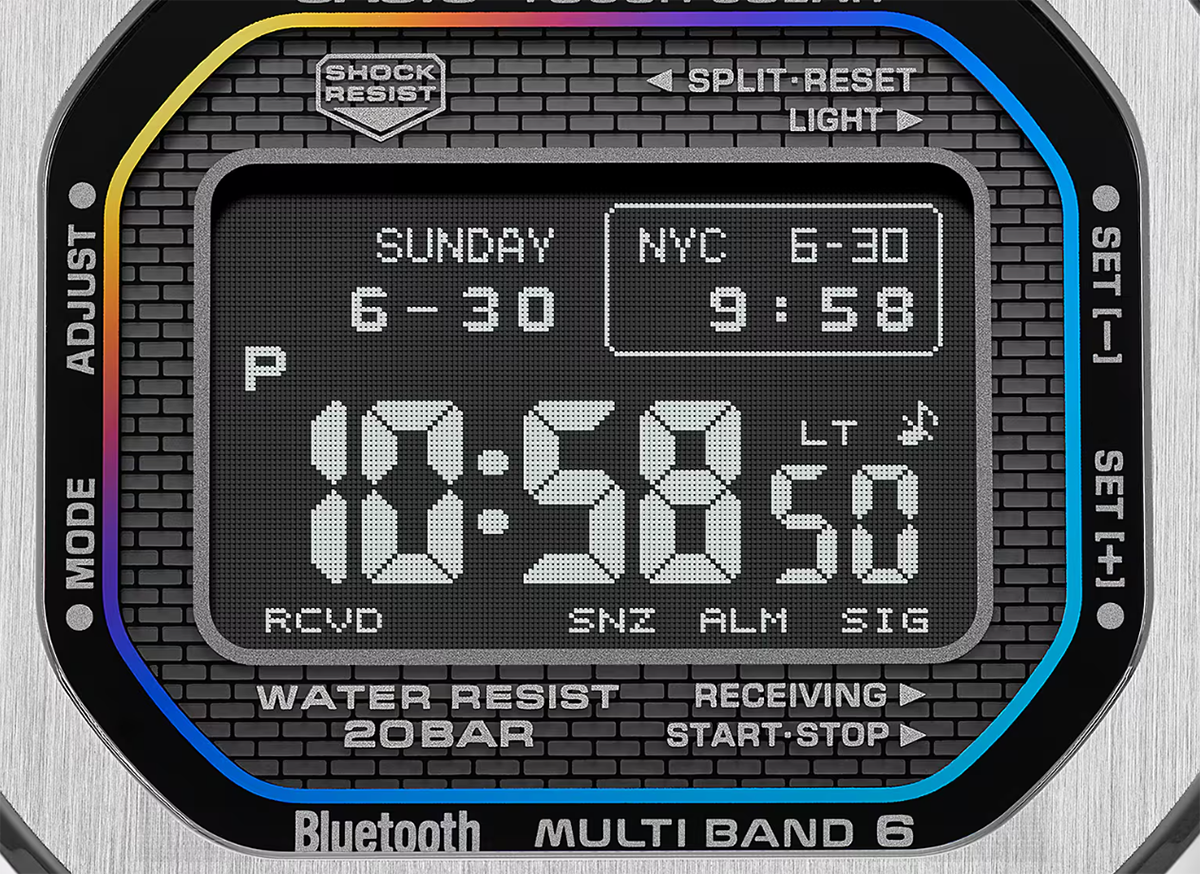 カシオ「フルメタルGショック」、レインボーIPモデルの文字盤