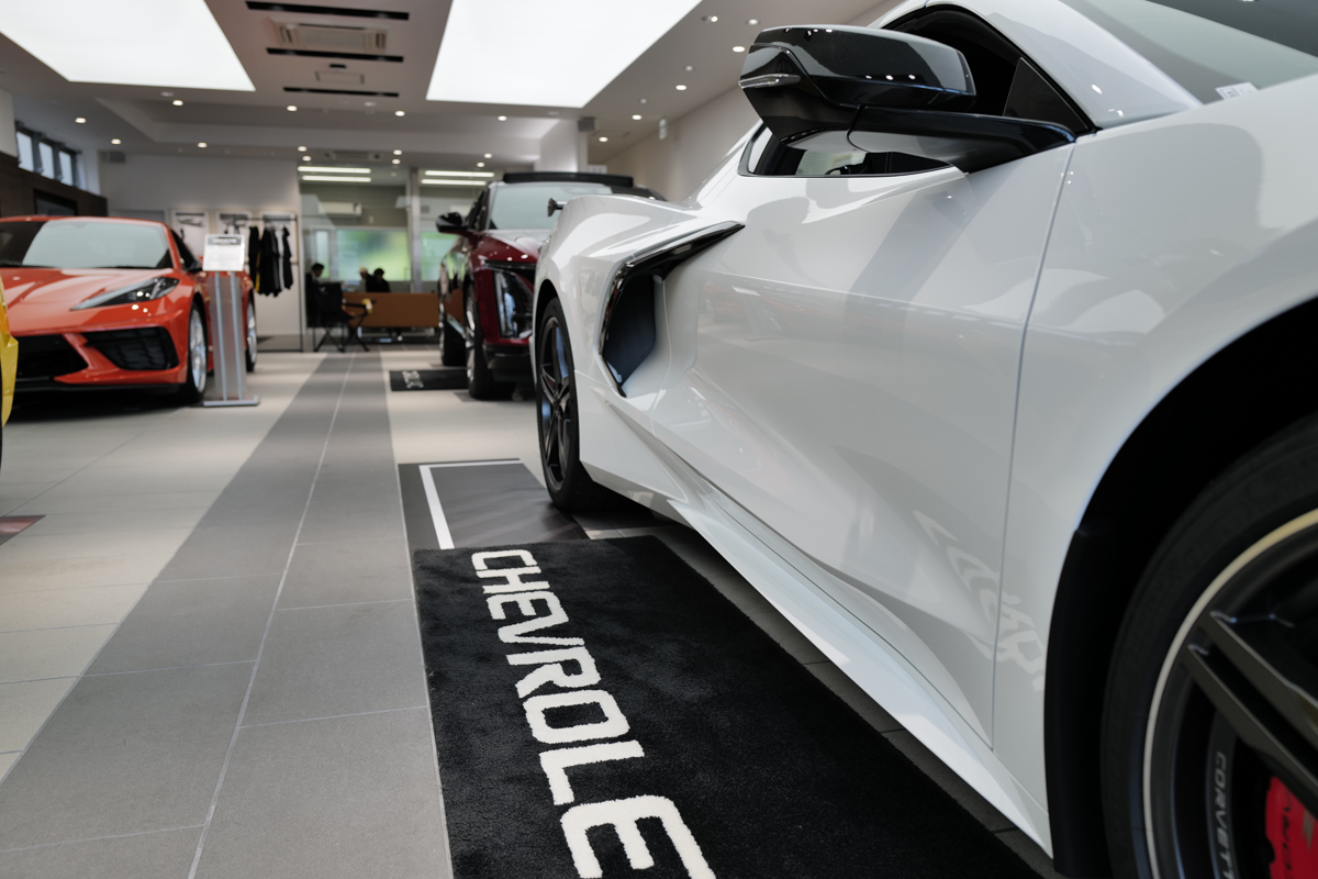 シボレー・コルベット（C8）のエクステリア　（ホワイト、静止、サイド）