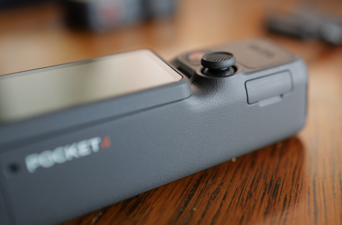 DJI Osmo Pocket4のマイクロSDカードスロット