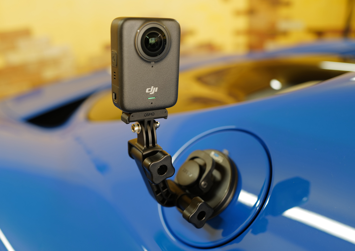 DJI OSMO360をフェラーリの外装に取付け