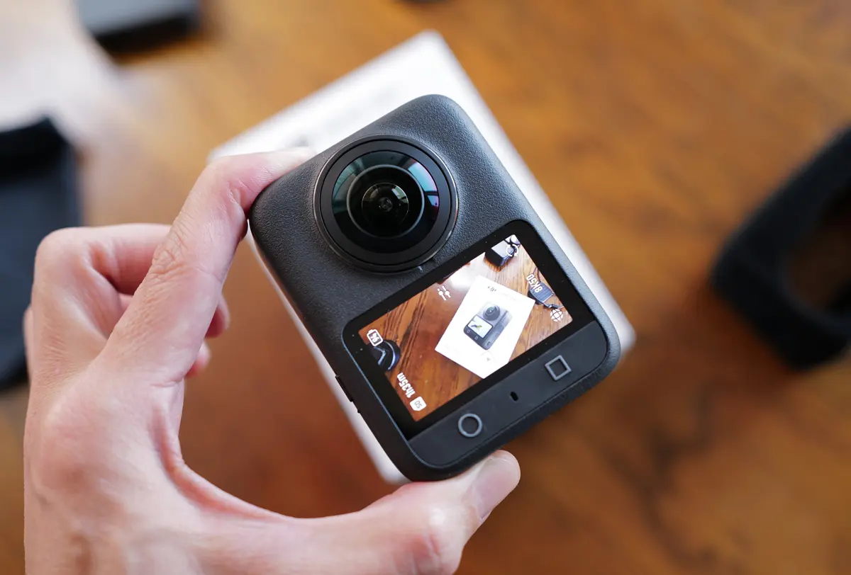 DJI OSMO360のモニター点灯状態