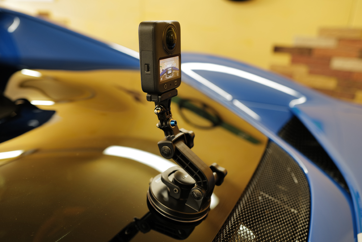 DJI OSMO360をフェラーリの外装に取付け