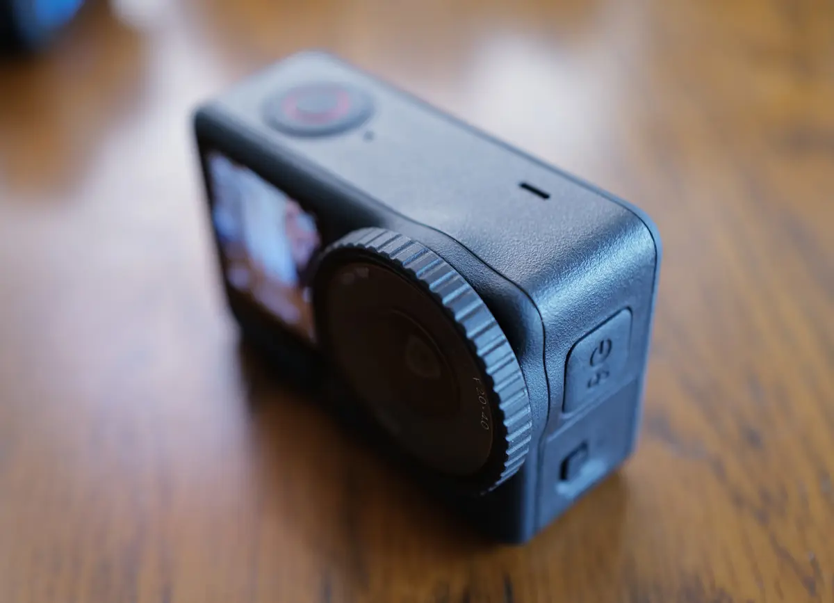 DJI Osmo Action 6 アクションカメラ（モニターON）