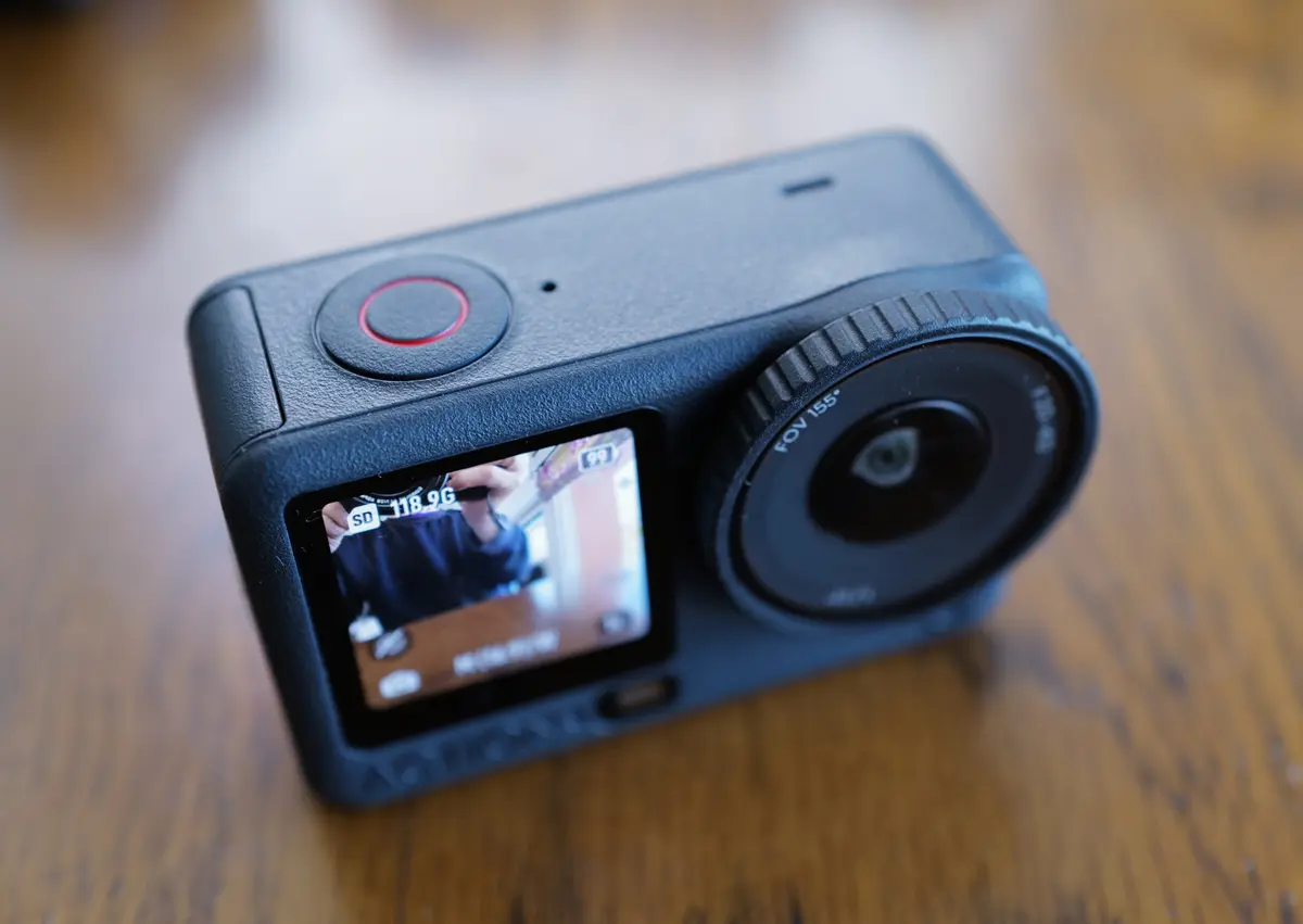 DJI Osmo Action 6 アクションカメラ（モニターON）