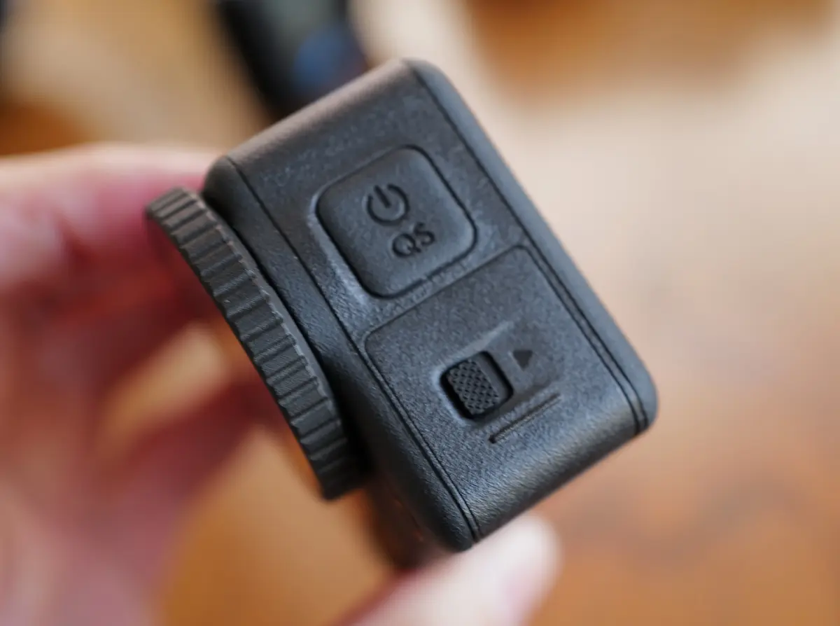 DJI Osmo Action 6 アクションカメラ（サイドパネル）