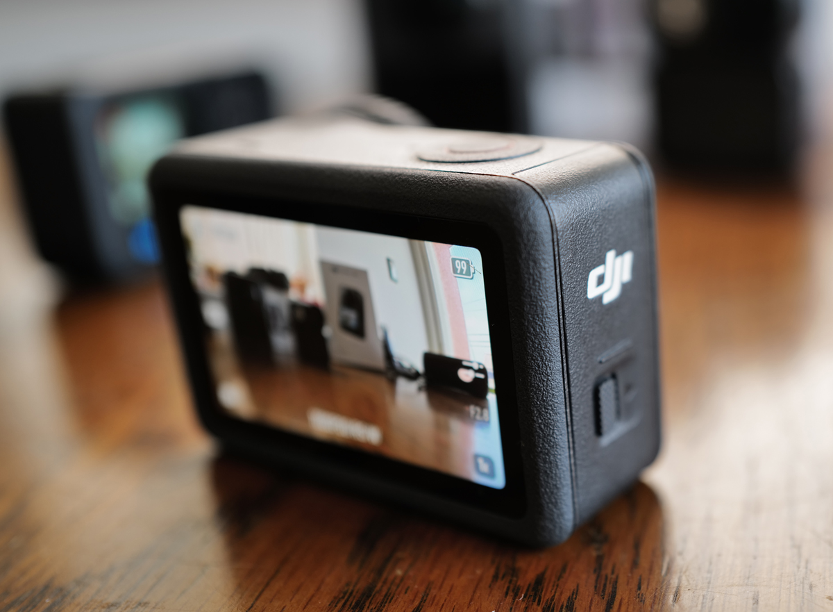 DJI Osmo Action 6 アクションカメラ（モニターON）