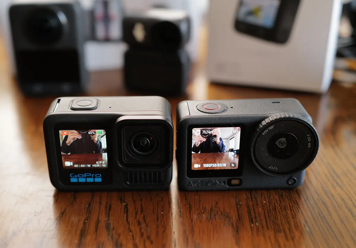 DJI Osmo Action 6 アクションカメラとGoPro HERO 13 Blackとの比較（前面、モニターON）
