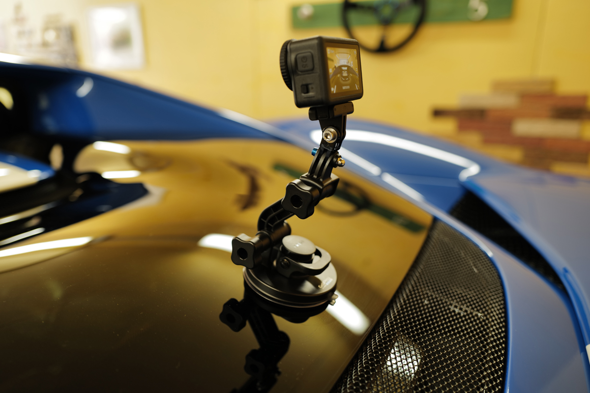 DJI Osmo Action 6 アクションカメラ（車載取付状態）