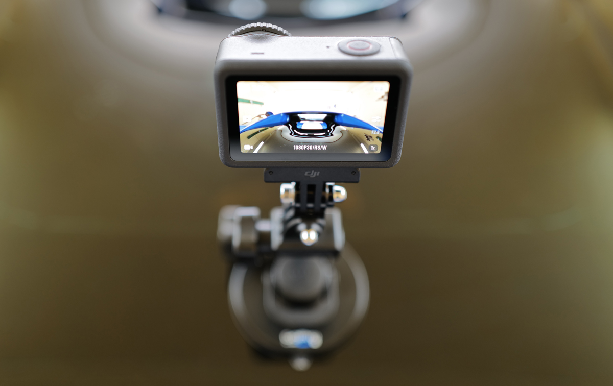 DJI Osmo Action 6 アクションカメラ（車載取付状態）