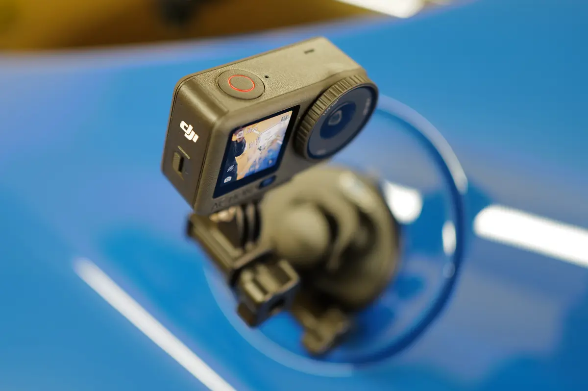 DJI Osmo Action 6 アクションカメラ（車載取付状態）