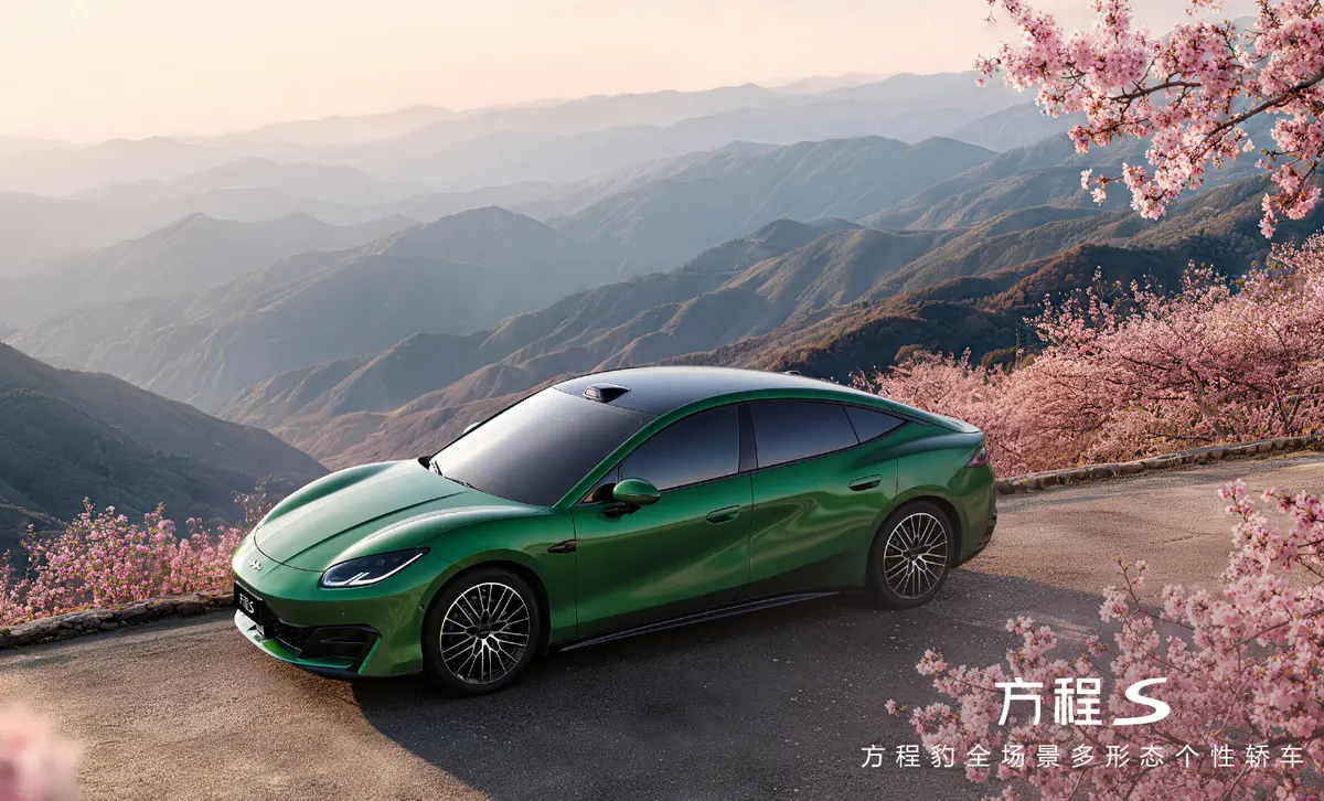 中国 FangChengbao（ファンチェンバオ＝方程豹）フォーミュラSのフロント（グリーン）