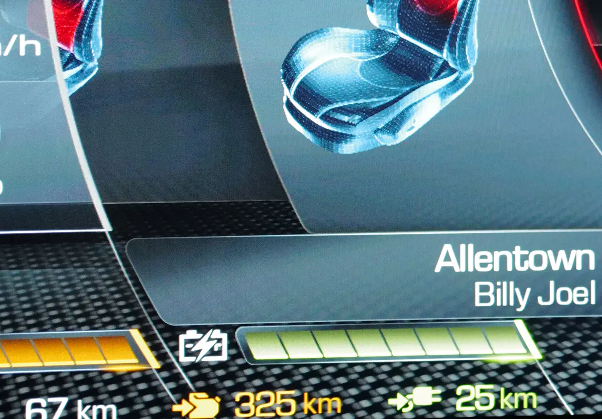 フェラーリ296GTBのメーター（バッテリー残量）