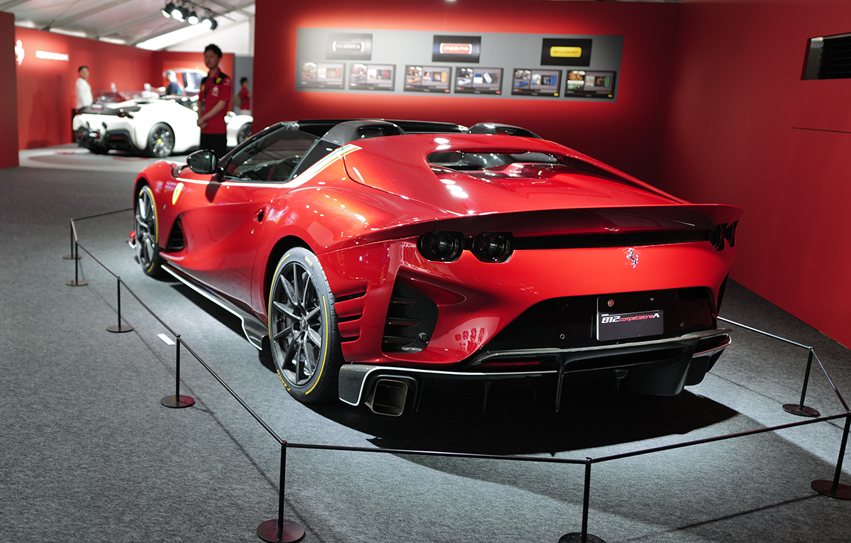 フェラーリ812コンペティツォーネのリヤビュー