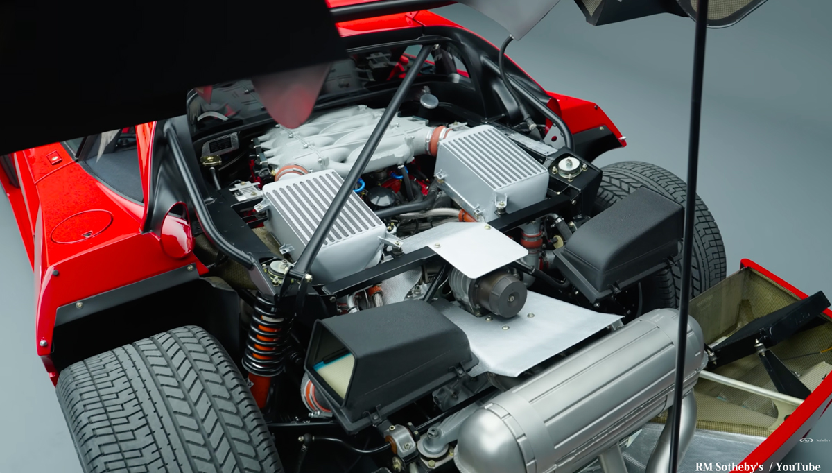 RMサザビーズが出品する「世界で最も価値のある」フェラーリF40〜エンジンルーム