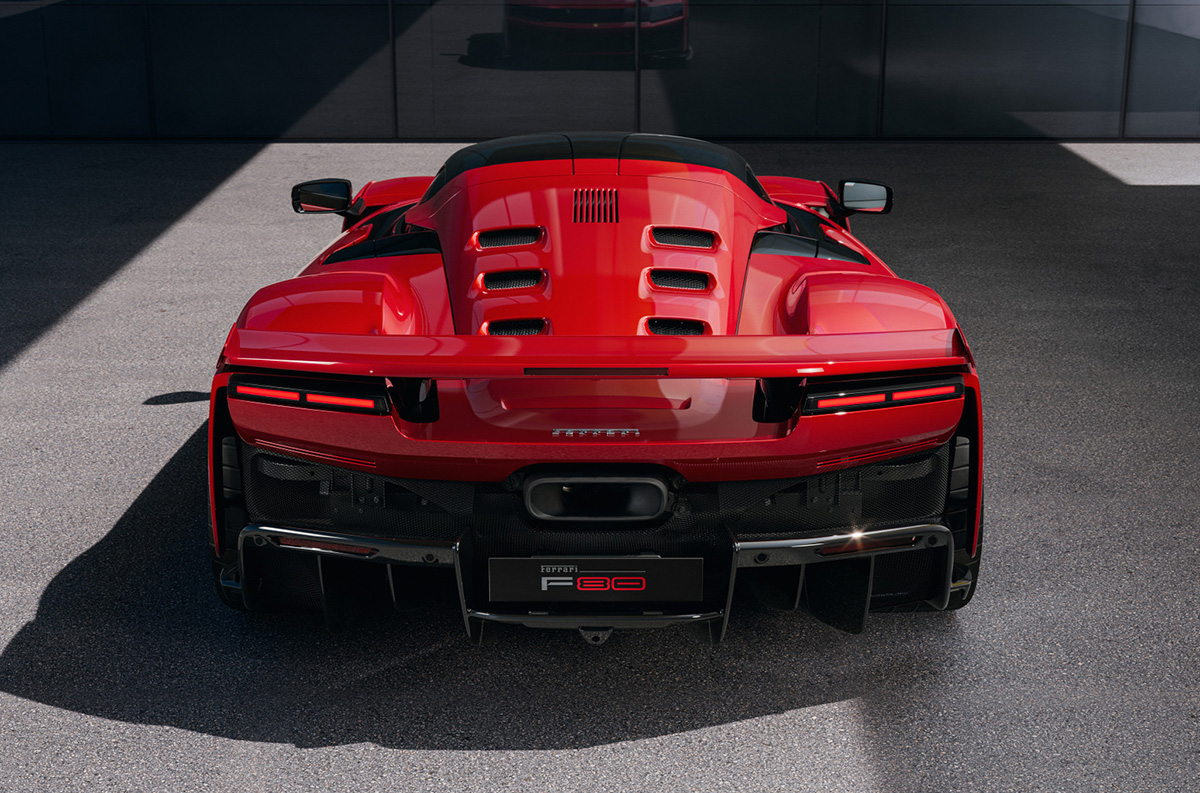 フェラーリF80のエクステリア~リア(レッド)