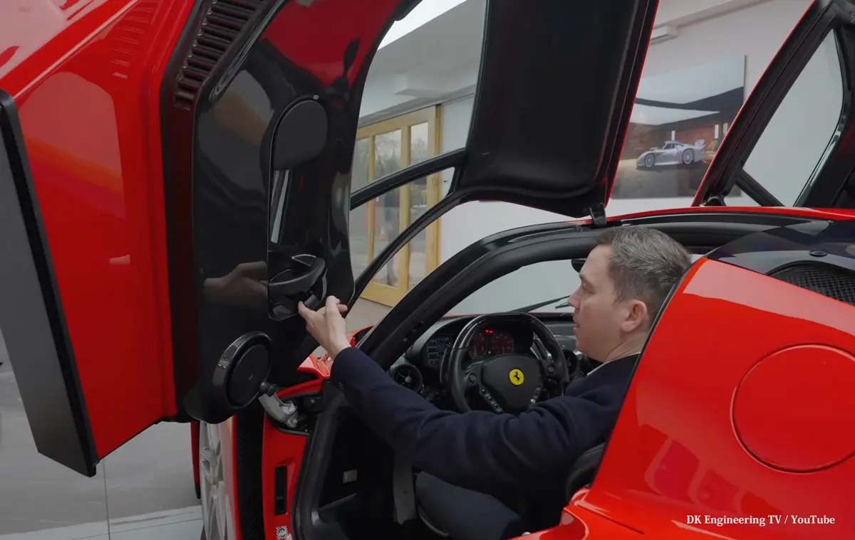 フェラーリ ラフェラーリの取扱説明書〜ドアの開閉