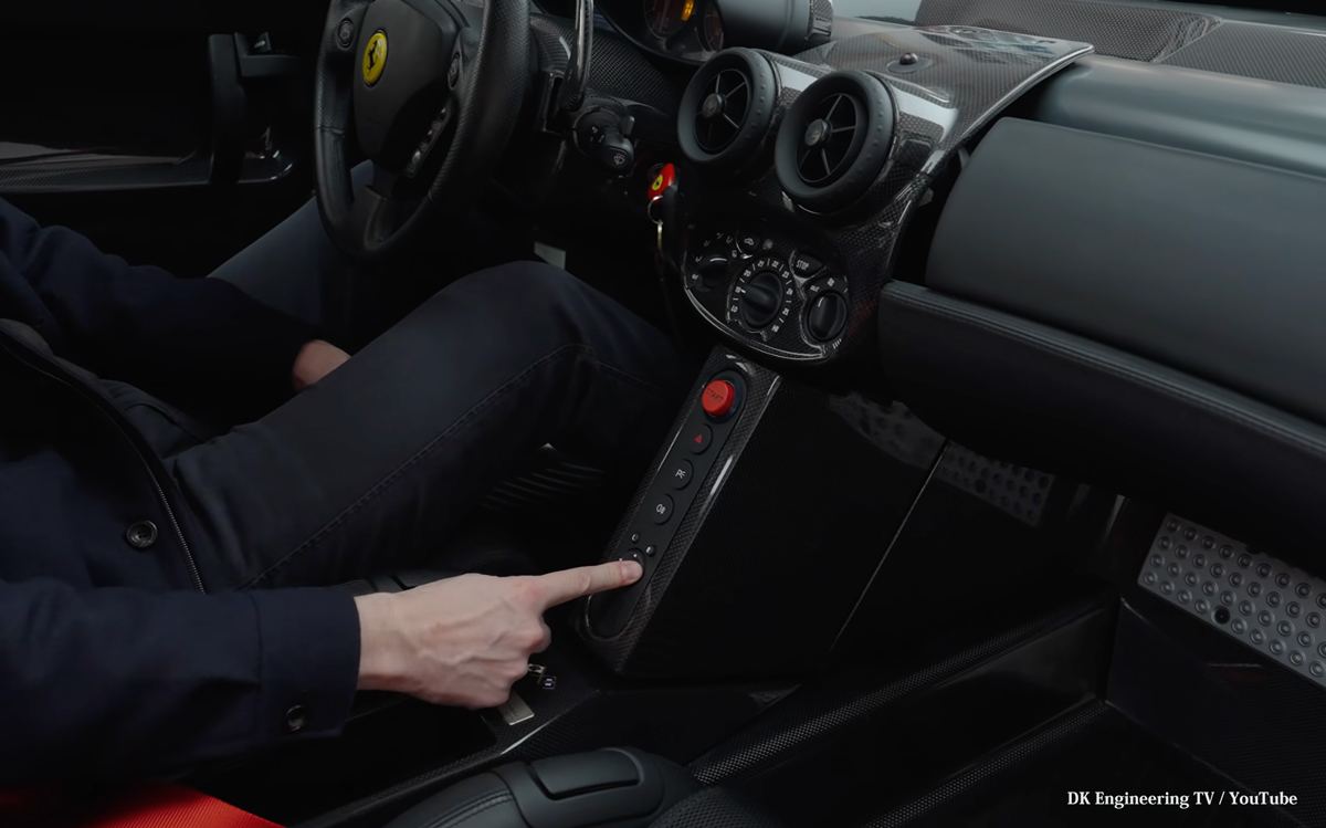 フェラーリ ラフェラーリの取扱説明書〜インテリア（スイッチ）