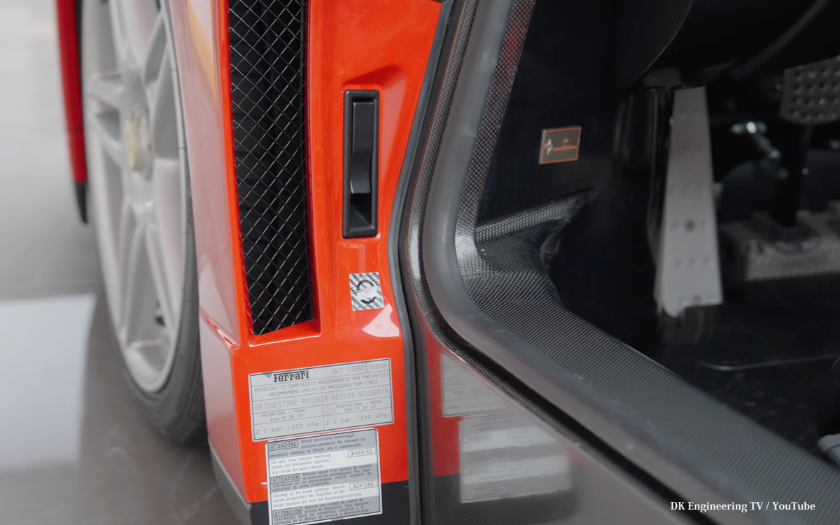 フェラーリ ラフェラーリの取扱説明書〜ドアオープン