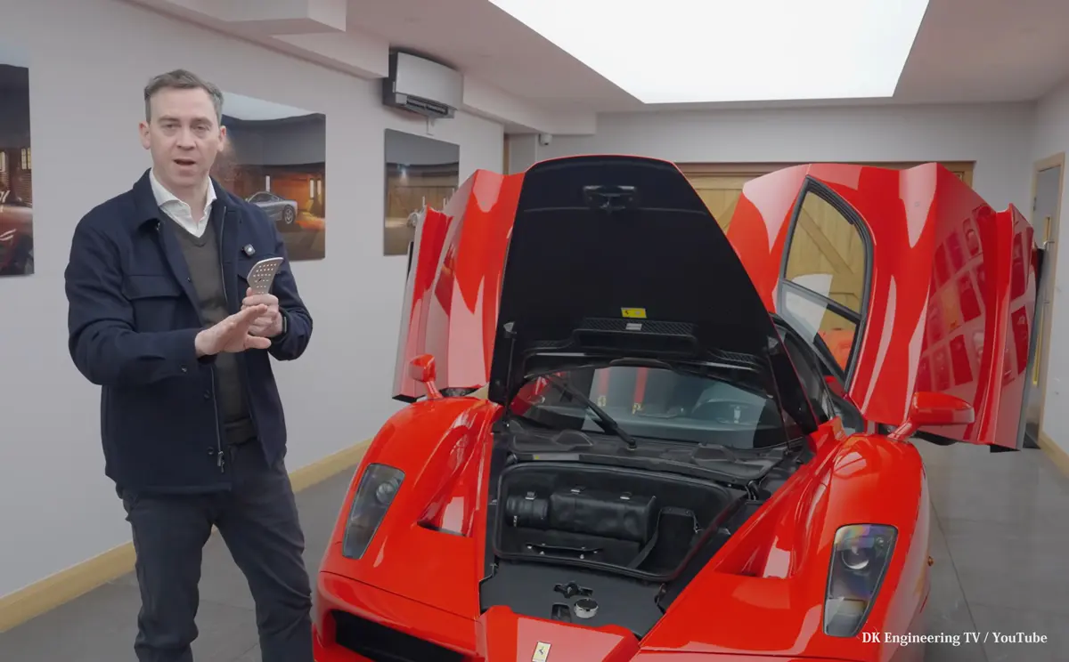 フェラーリ ラフェラーリの取扱説明書〜収納