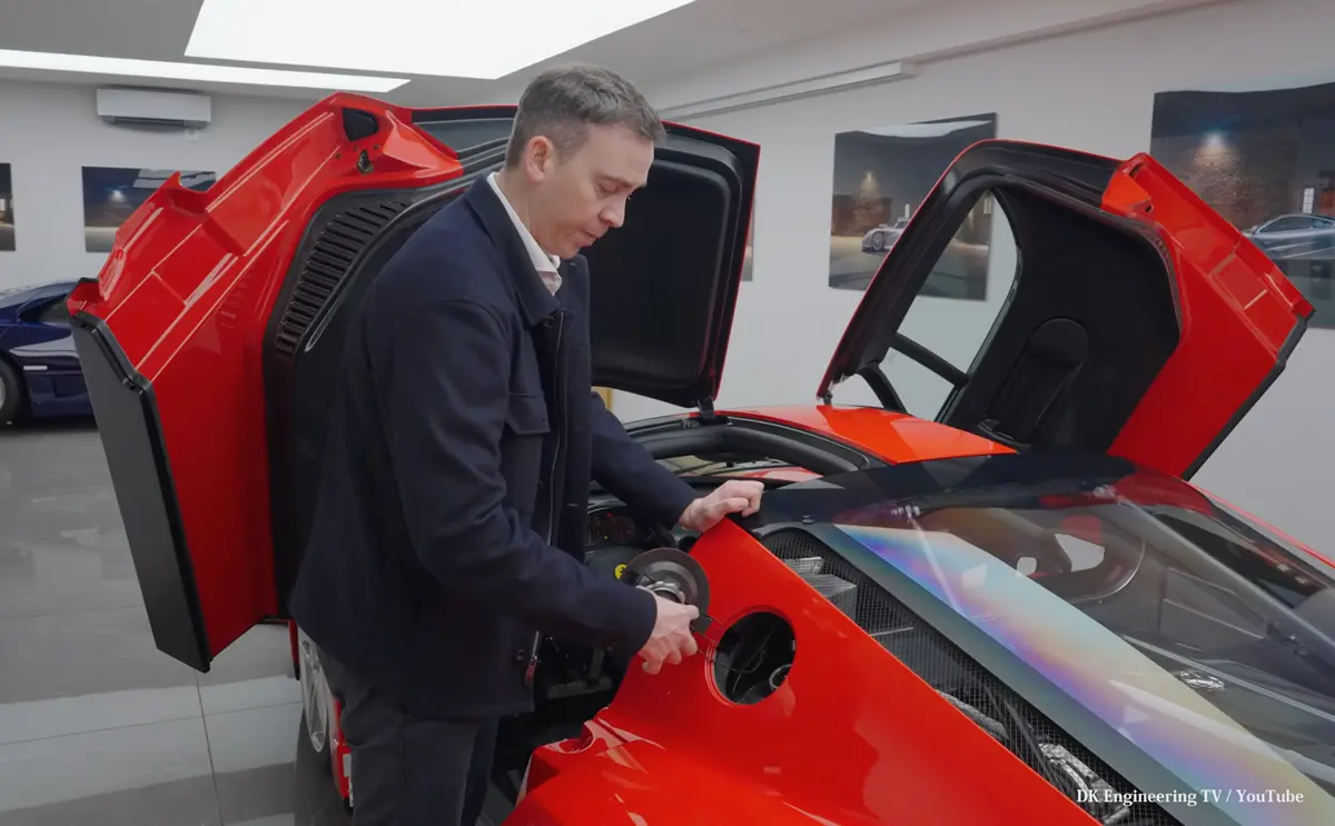 フェラーリ ラフェラーリの取扱説明書〜給油