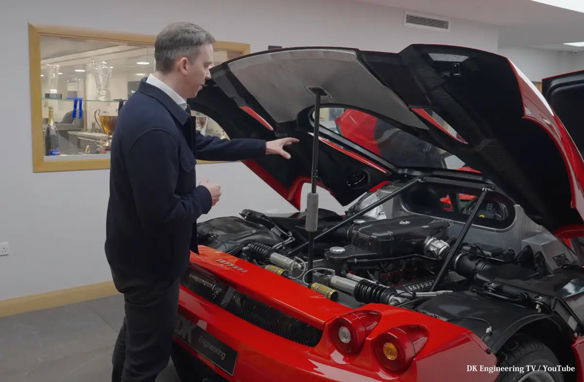 フェラーリ ラフェラーリの取扱説明書〜エンジンルーム