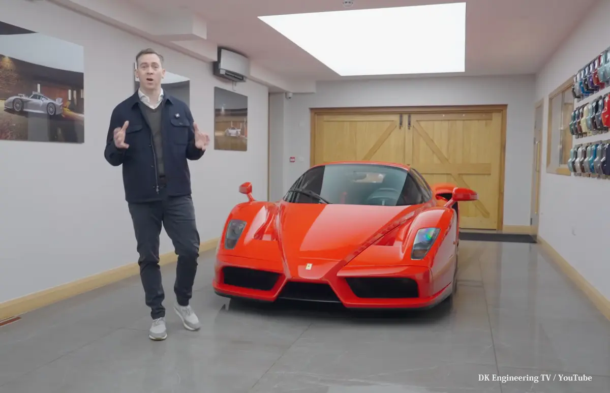 フェラーリ ラフェラーリの取扱説明書〜全景