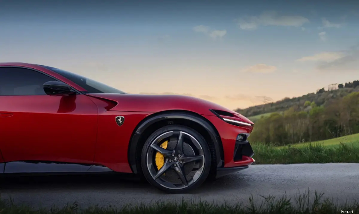 ハンドリング・スペチアーレ・パッケージを装着したフェラーリ・スペチアーレ（フロントサイド）