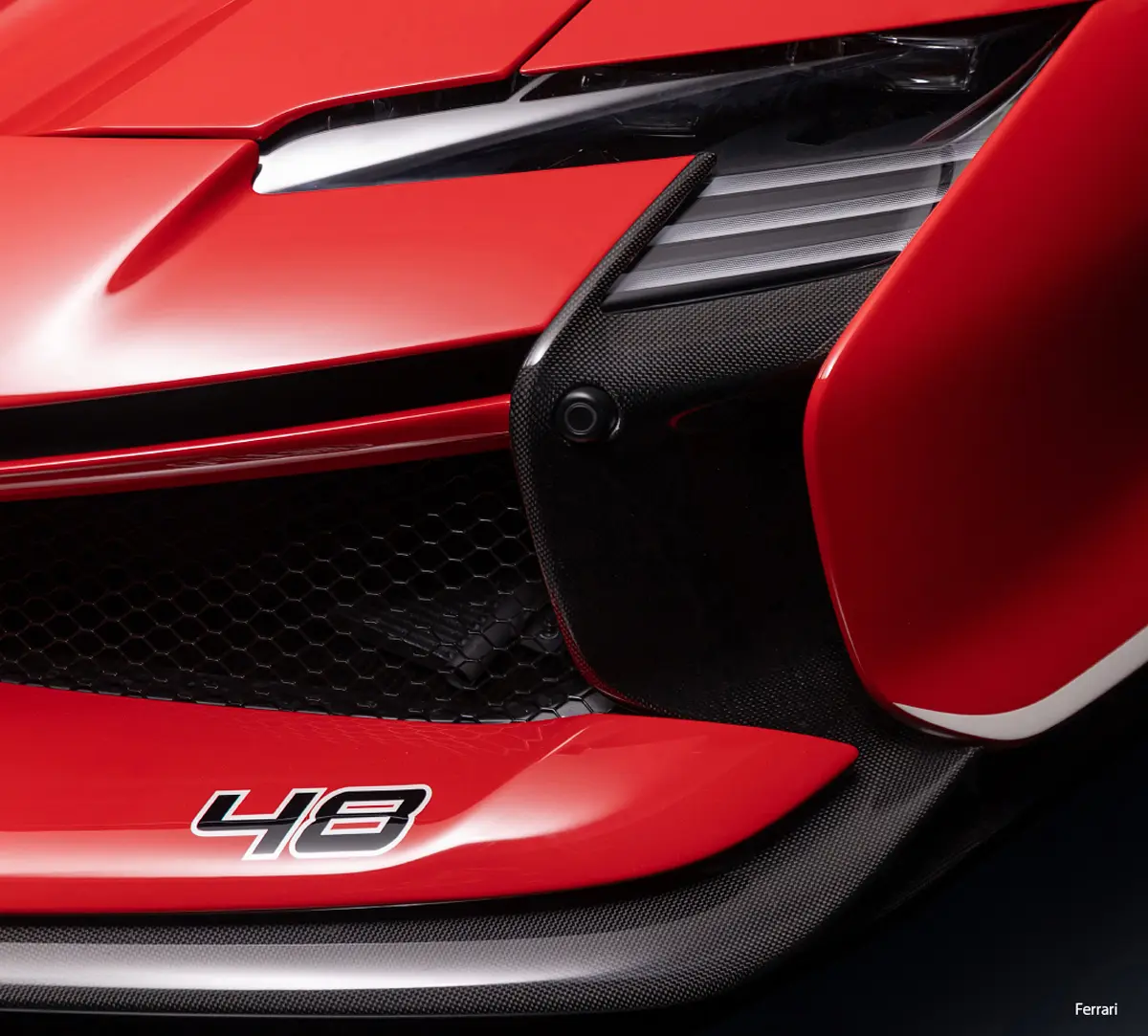 フェラーリSF90 XX スパイダー（テーラーメイド仕様、ロッソ、静止、フロント）