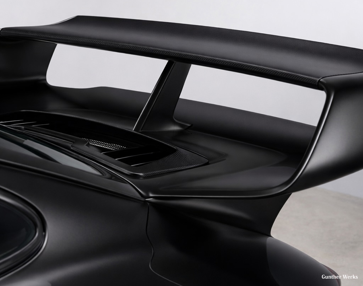 ギュンターワークスによるポルシェ911のレストモッド「ステルスファイターエディション」リアウイング